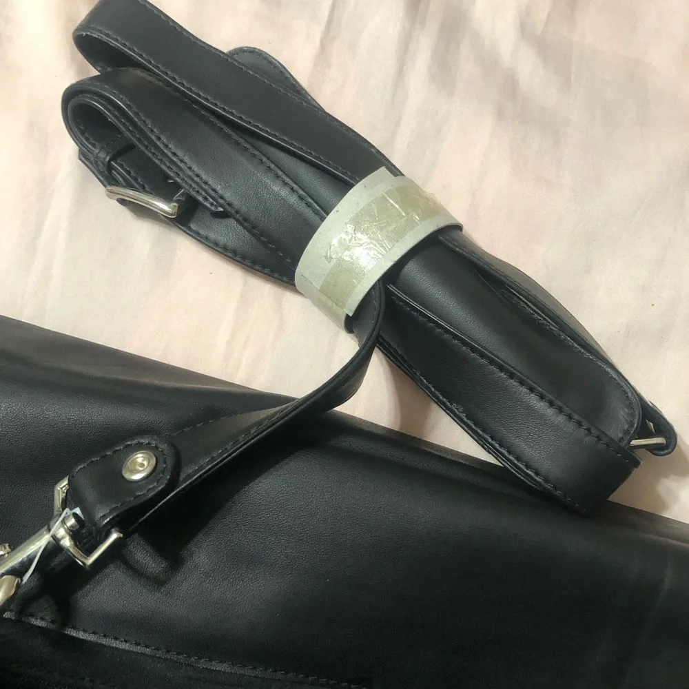 LEVENGER BREIF CASE NEW WITHOUT TAGS